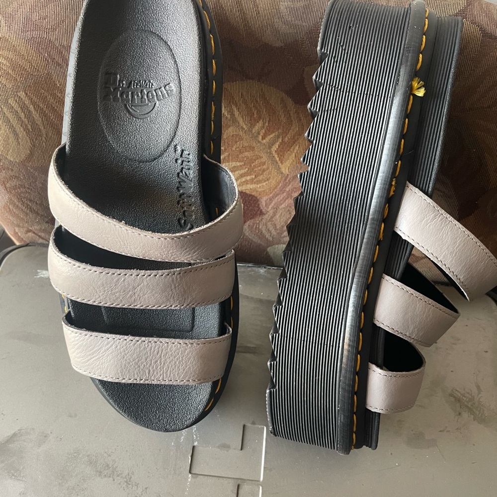 🆕Chunky Cream and Black Platform Sandals